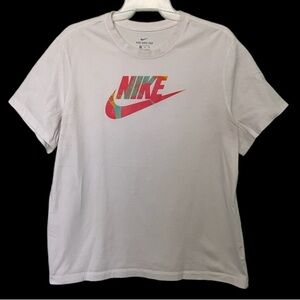 Mens Nike Tee shirt size XXL Nike emblem on front great condition comfortable